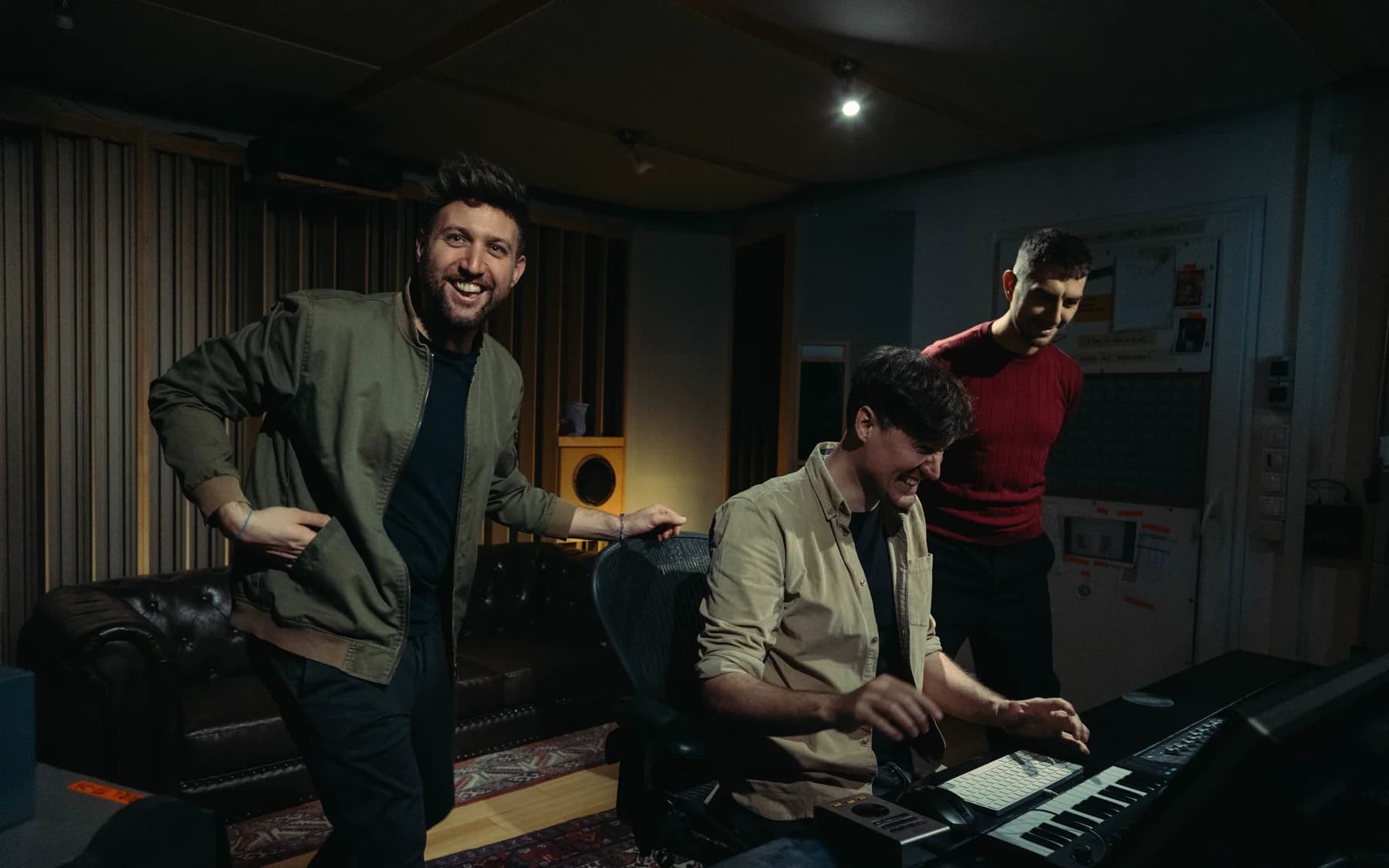 Das Tonherd Team — Florian Koch, Constantin Kaiser und Valentin Bröderbauer im Tonstudio Wien